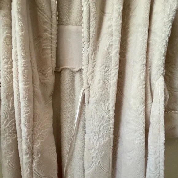 Stan Herman super-soft textured cream-colored robe EUC - Picture 7 of 12